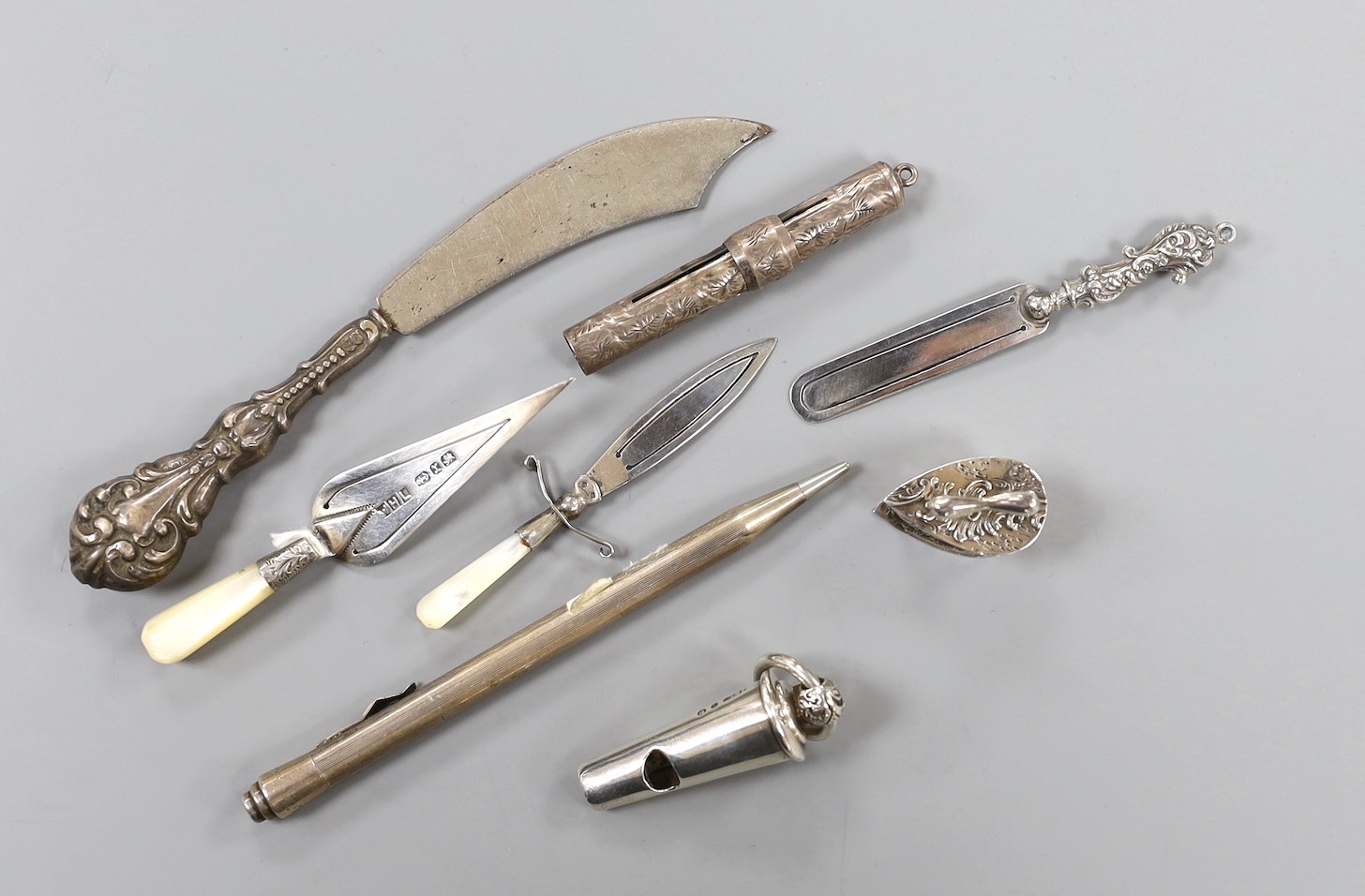 Collectable small silver including a Victorian silver whistle, London, 1859 (lacking outer case), three silver bookmarks, including trowel and dagger, a sterling pen, pencil case(no lead), silver handled scimitar paper k
